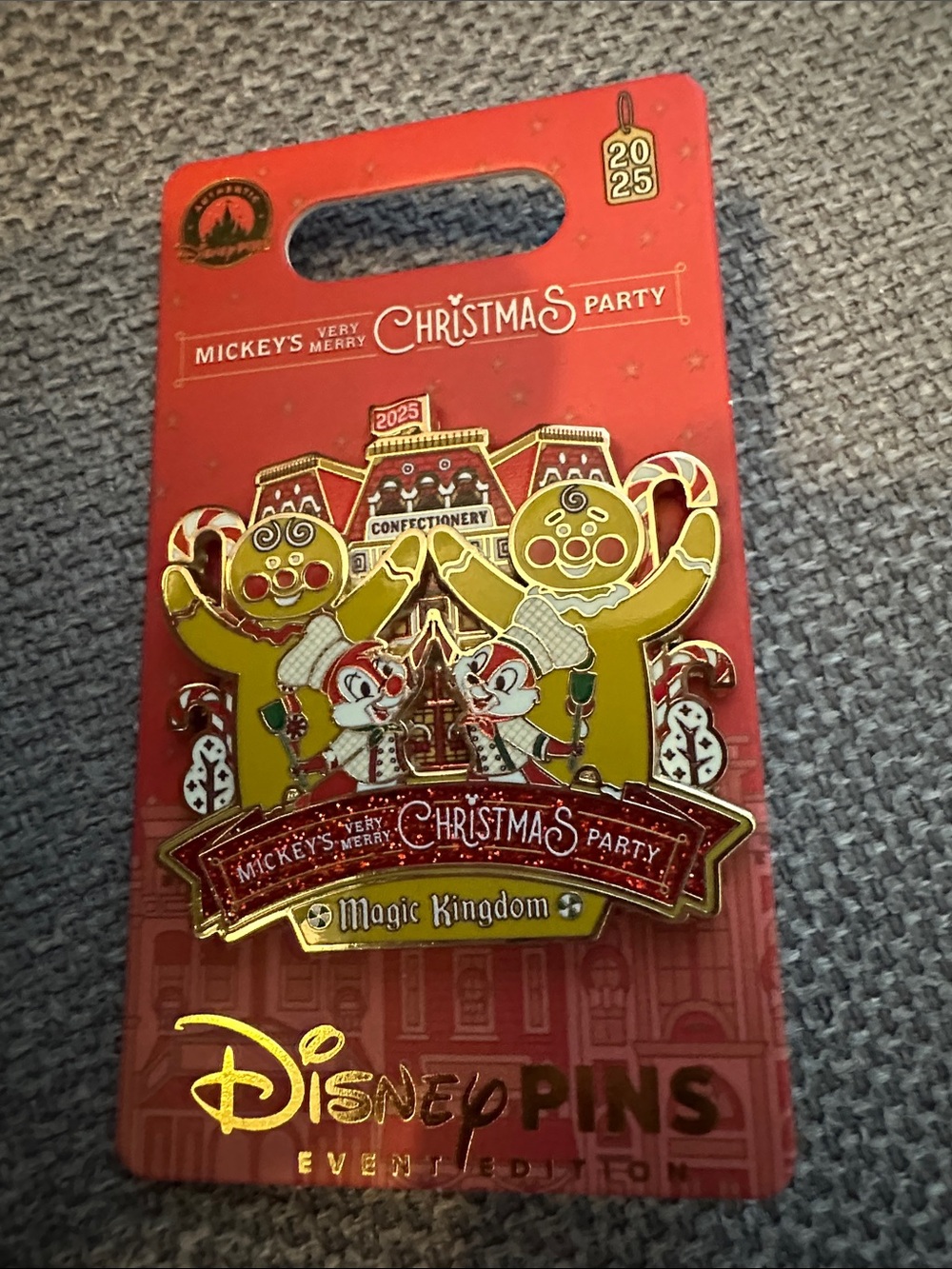 Disney Gingerbread Chipmunks Holiday Pin – Yellow & Red
